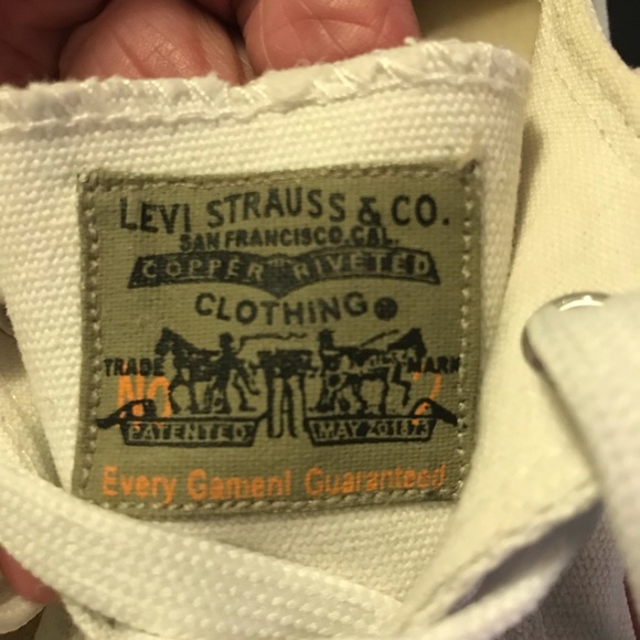 Levi’s low top canvas sneakers size 10.5 like new never worn. - Picture 7 of 10